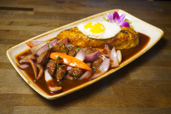Tacu tacu con lomo saltado